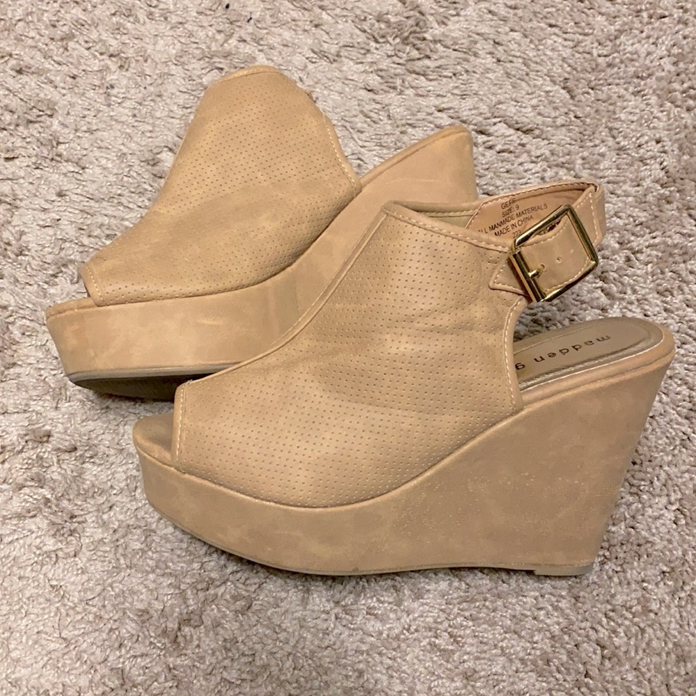 Nude / Tan Madden Girl Summer Wedges